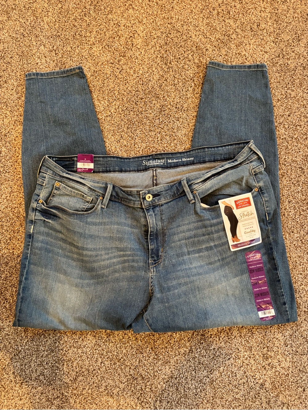 *NEW* Women’s Signature Levi’s Strauss Modern Skinny Super Stretch Jeans - 22M